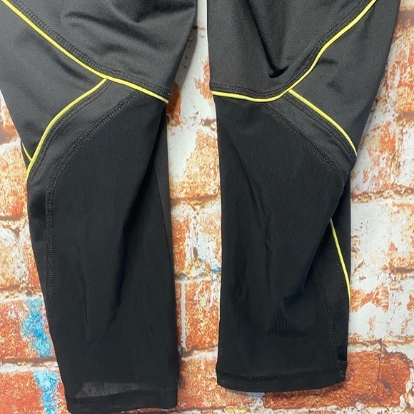 Forever 21 Black Capri Leggings Workout Pants Neon Trim Mesh Large - Picture 4 of 5